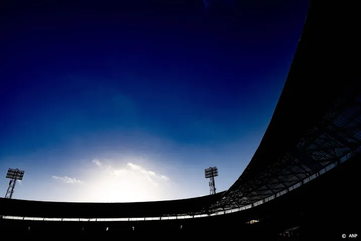 politie zichtbaar en onzichtbaar aanwezig bij feyenoord ajax