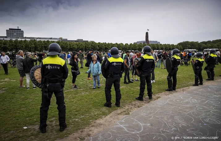 politie zoekt meer verdachten na ongeregeldheden den haag
