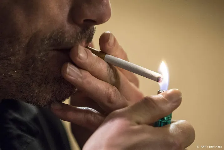politie zoekt naar roker in 20 jaar oude zaak