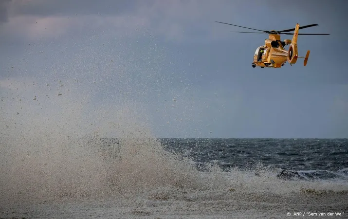 politie zoekt naar surfplank van vermiste surfer