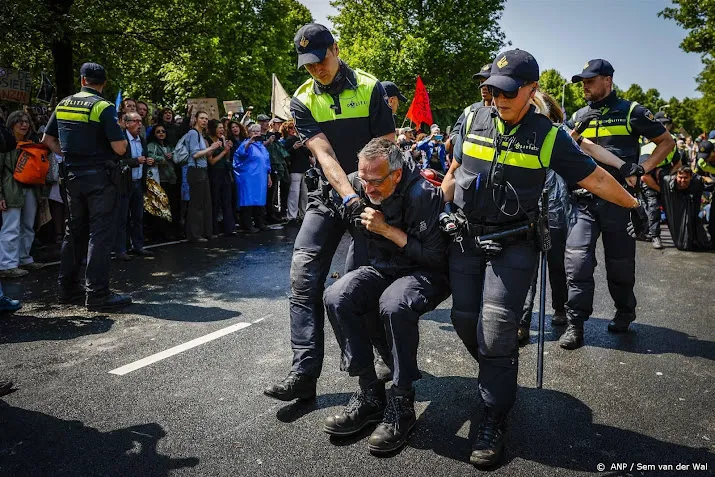 politiebonden niet vervolgen activisten a12 frustreert politie