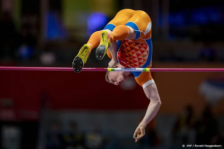 polsstokhoogspringer vloon grijpt naast medaille op wk