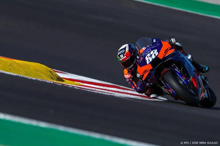 portugese motorcoureur oliveira pakt poleposition in eigen land
