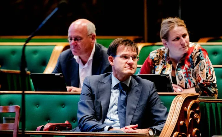 postema stopt als pvda fractieleider senaat