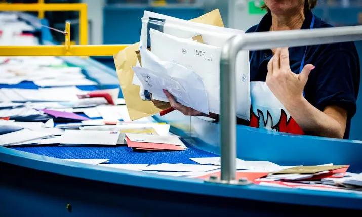 postnl bezorgt meer pakjes voor feestdagen