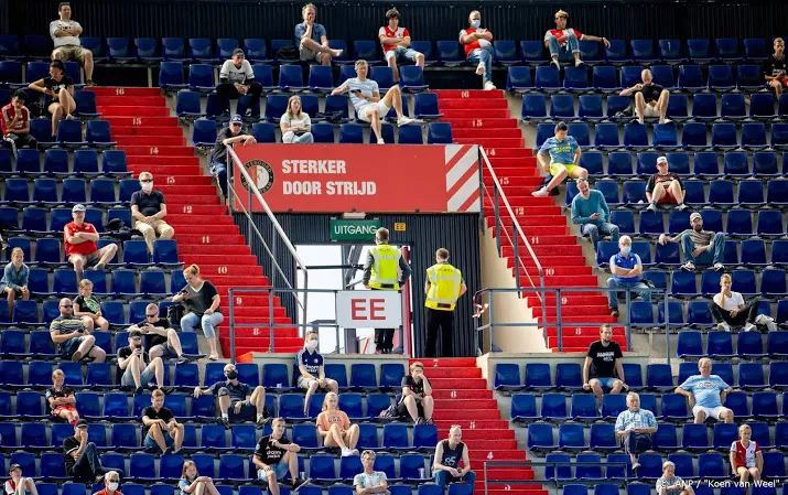 premier rutte burgemeesters mogen fans bij voetbal verbieden