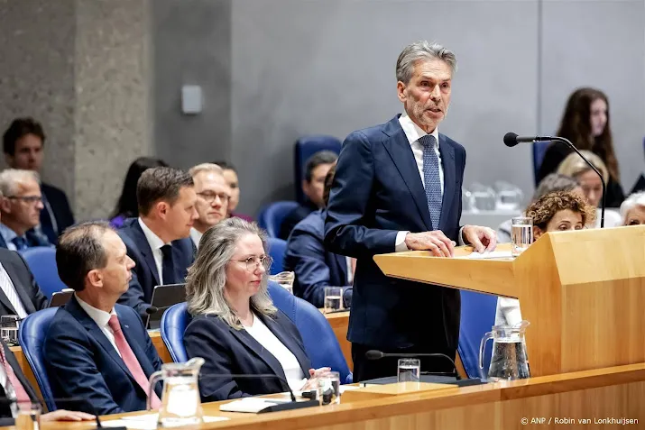 premier schoof verdedigt nieuwe kabinet in zijn eerste kamerdebat