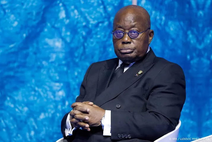 president ghana verlaagt bij nieuwe bezuiniging ook eigen salaris