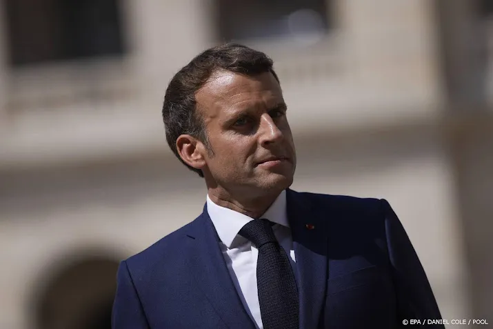 president macron belooft opening spelen parijs op de seine