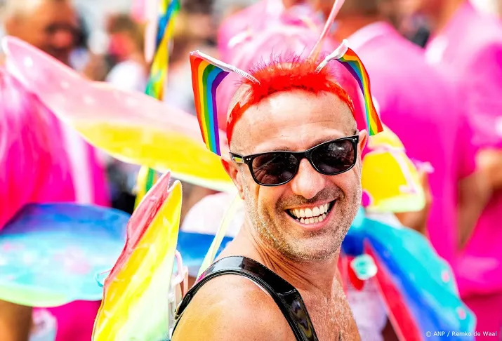 pride amsterdam in teken stonewall rellen