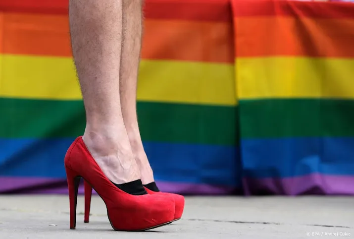 pride fotos beklad in vlissingen organisatie gaat aangifte doen