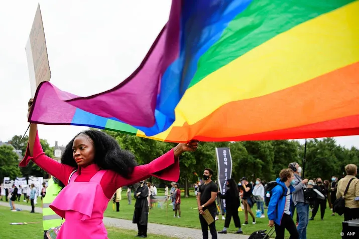 pride ziet af van demonstratie op museumplein