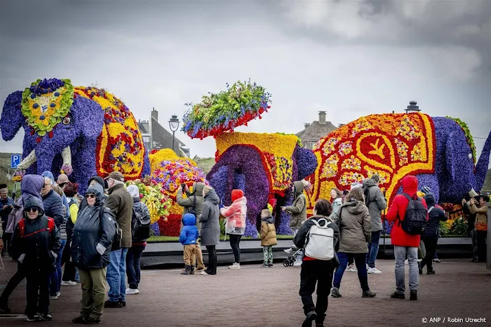 prijsuitreiking bloemencorso trekt veel bekijks in voorhout