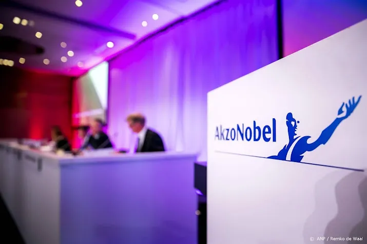 prijsverhogingen en lagere kosten helpen akzonobel aan meer winst