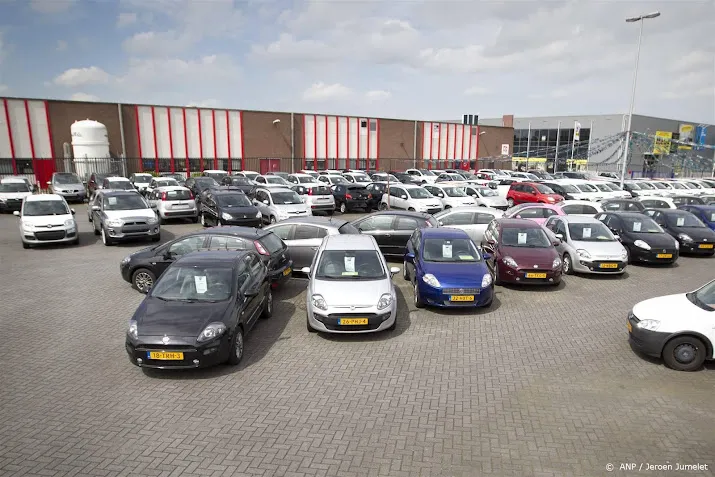 prijzen tweedehands autos stabiliseren door meer aanbod