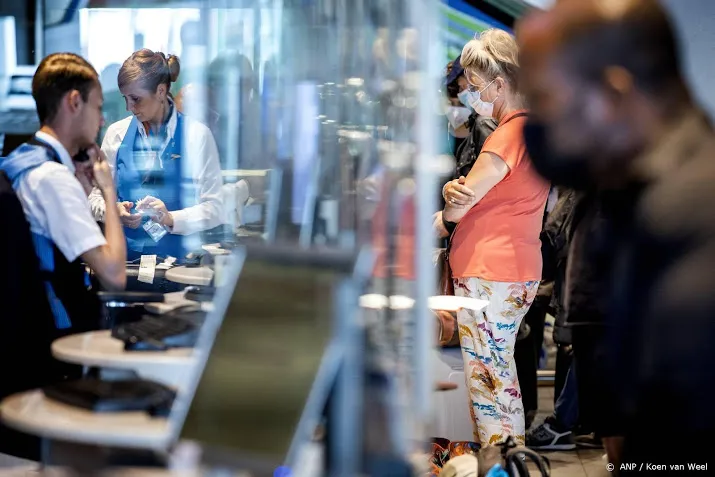 prijzen vliegvakanties weer gedaald door onzekerheid over reizen