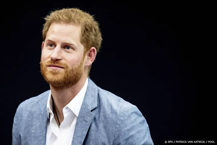 prins harry brengt bliksembezoek aan amsterdam