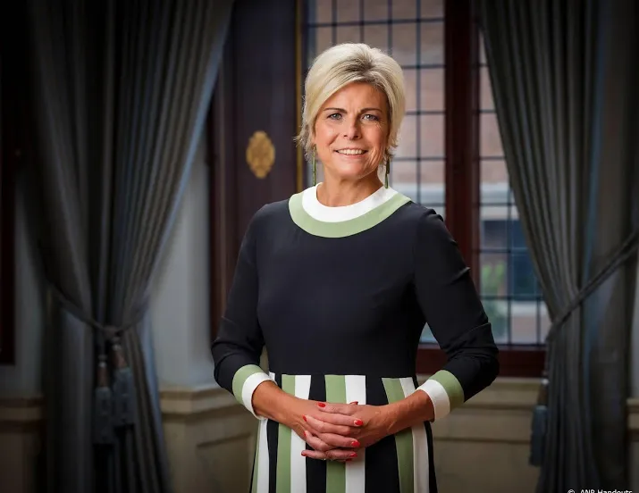 prinses laurentien begint coronaproof de nationale voorleesdagen