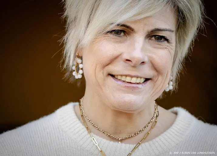 prinses laurentien bij aftrap nationale voorleesdagen in uithoorn