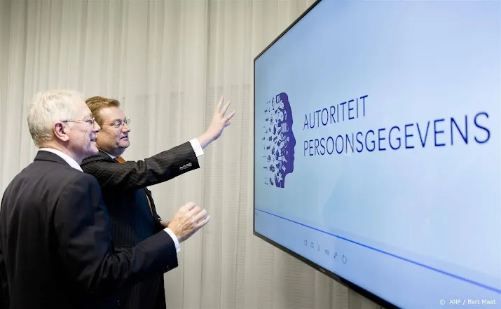 privacywaakhond bezorgd over intern toezicht gemeente amsterdam