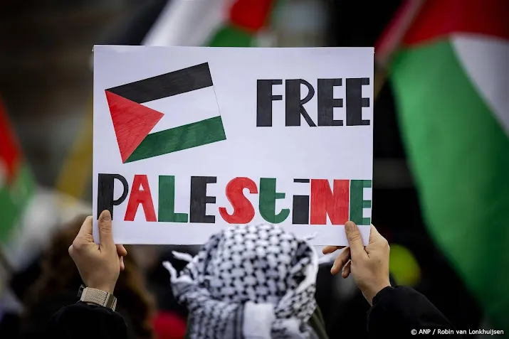 pro palestijns lawaaiprotest bij verkiezingsdebat tu eindhoven