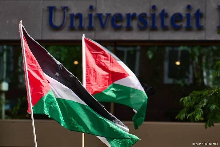 pro palestijns protest op terrein academiegebouw leiden