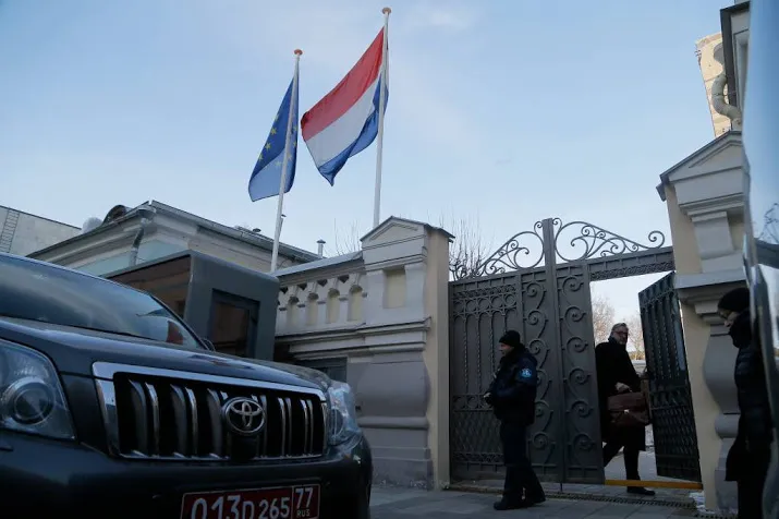 proef met stembureaus op ambassades
