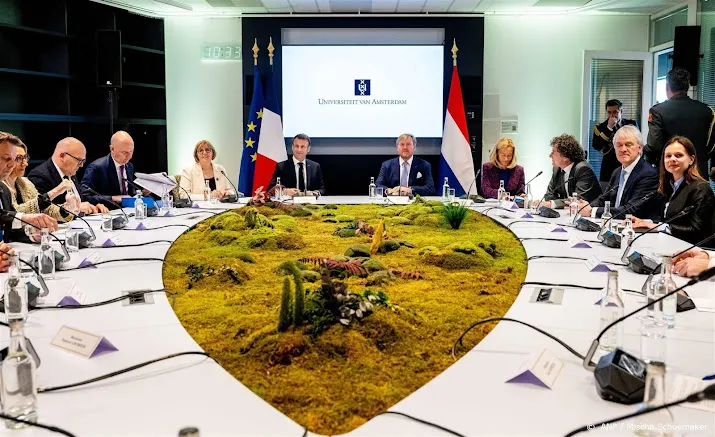 programma staatsbezoek macron ongewijzigd na oppakken betogers