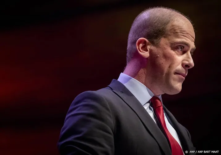 prominenten pvda en groenlinks in open brief fuseer in senaat