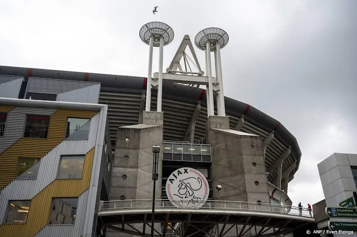 prominenten vieren 25 jarig bestaan van de amsterdamse arena