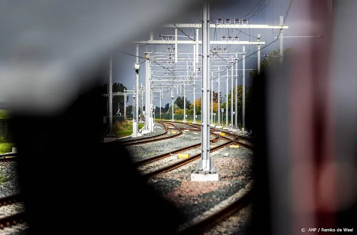 prorail aan de slag met bevergang onder spoor