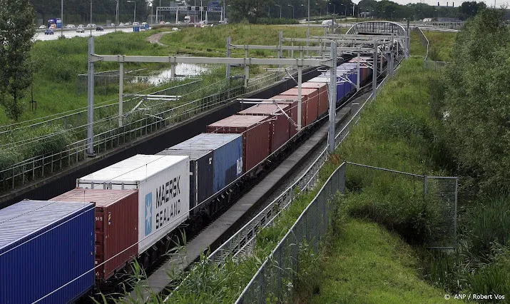 prorail en wegvervoerders verwachten meer drukte door laag water