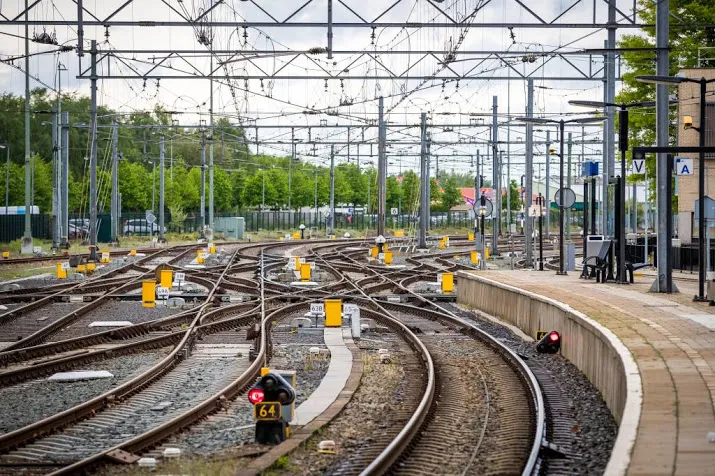 prorail minder incidenten met spoorlopers