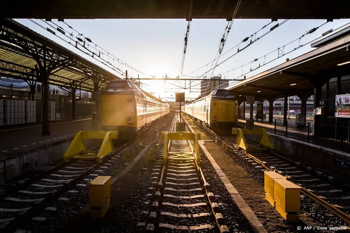 prorail pakt monumentale perronkappen aan