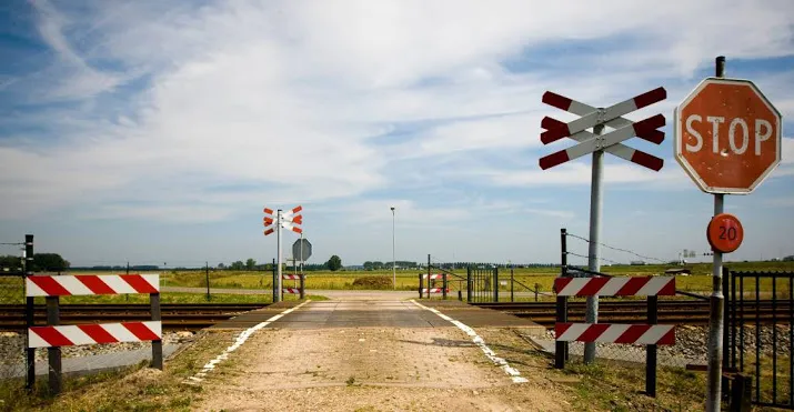 prorail sluit onbewaakte overgang aalten