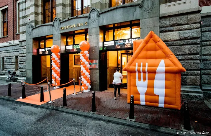 prosus verhoogt bod op just eat