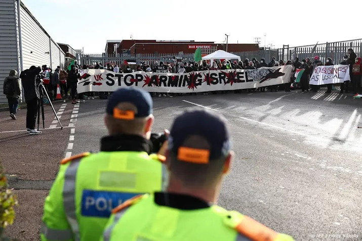 protest bij britse wapenfabrikant tegen leveringen aan israel