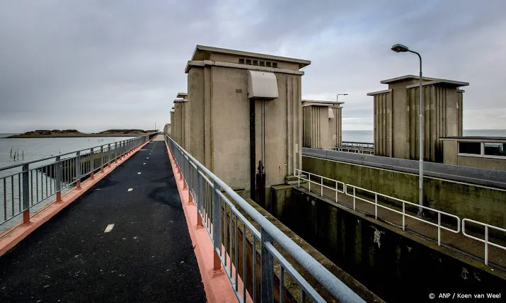 protest fietsers tegen stremmen afsluitdijk