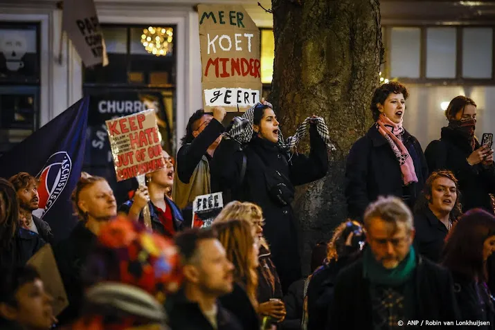 protest tegen pvv in utrecht kleine tegendemonstratie