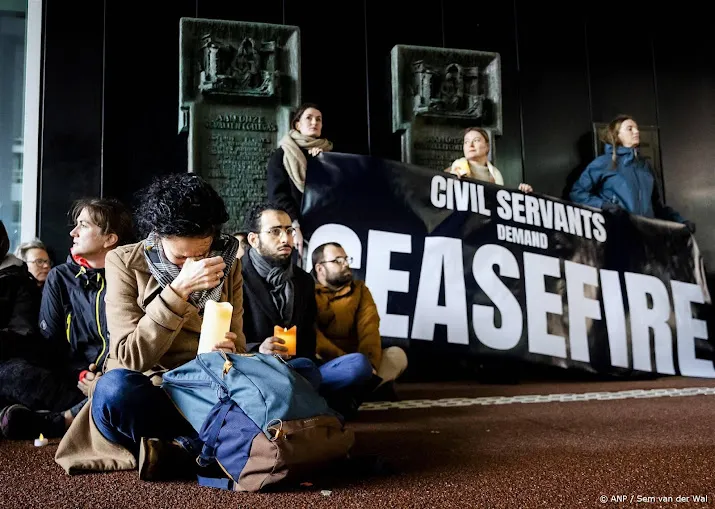 protest van ambtenaren tegen geweld in gazastrook gaat door