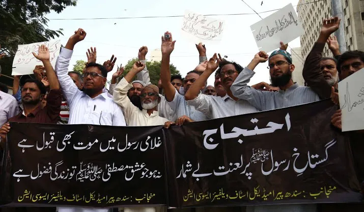 protestmars pakistan tegen wilders op stoom