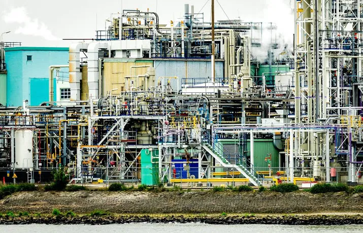 provincie dreigt chemours met dwangsom