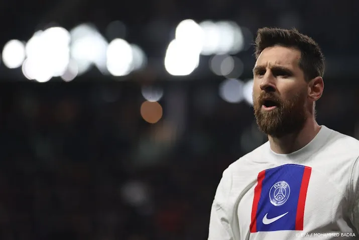 psg komt op voor messi en neymar na ontoelaatbare protesten
