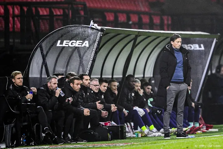 psv coach schmidt wil nu ook als koploper de winterstop in