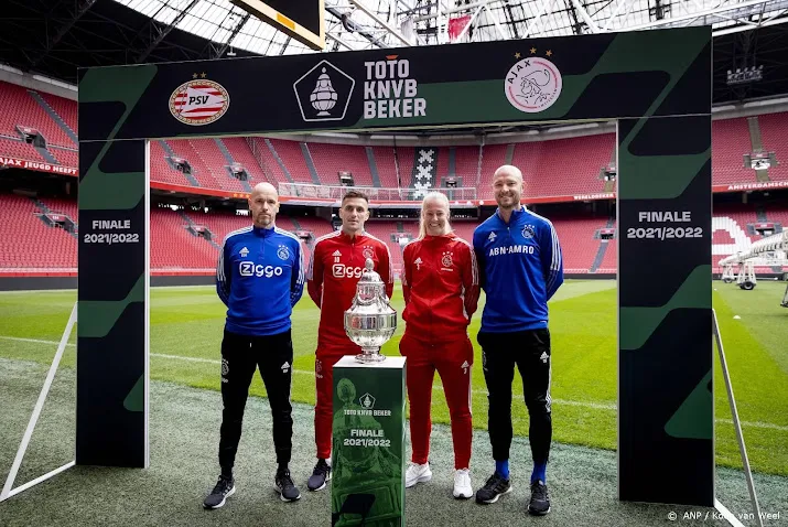 psv en ajax met verschillende emoties naar bekerfinale