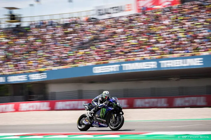 publiek in assen geeft vinales vleugels