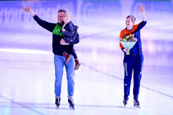 publiek thialf neemt afscheid van ter mors van beek en mulder