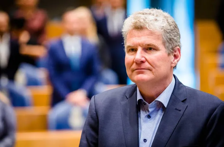 pvda bestuur wil praten met kamerlid moorlag