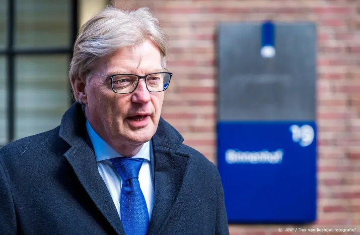 pvda invalminister martin van rijn moet niet langer blijven
