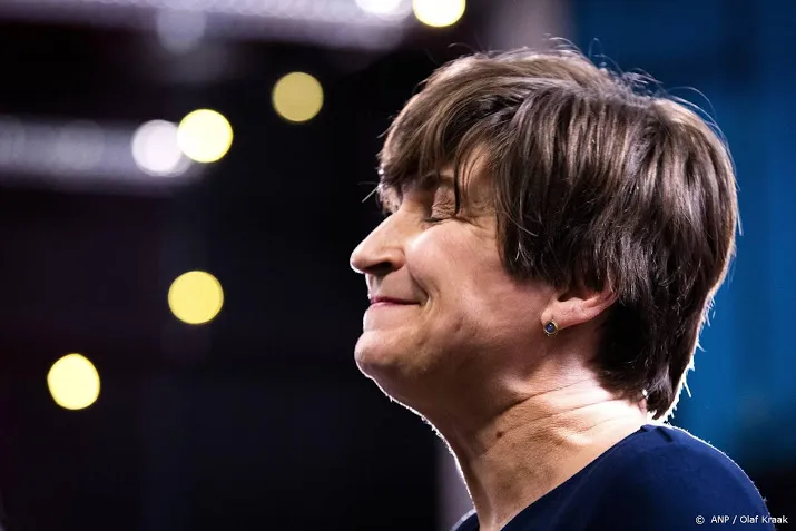 pvda kruipt nog niet uit het dal